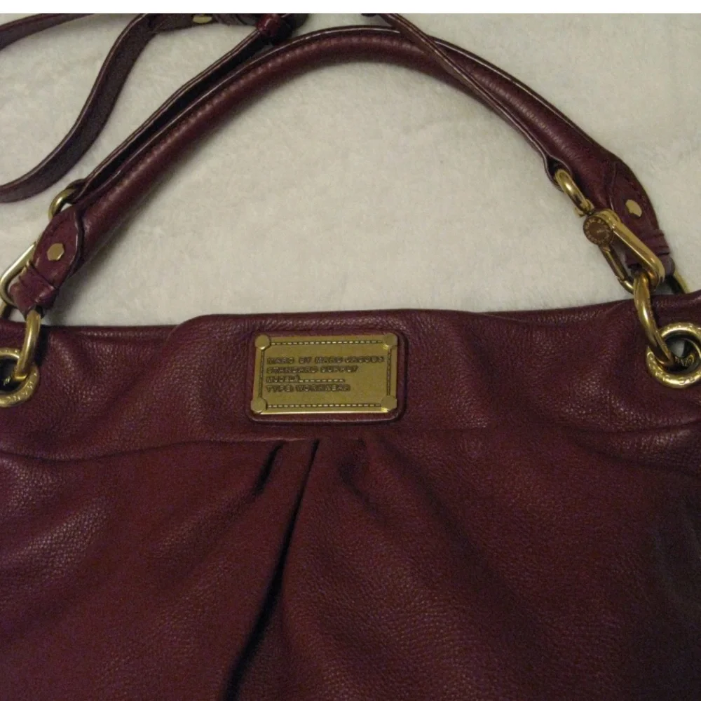 Marc Jacobs Classic Q Hilier Hobo Bag Bordeaux Burgundy Convertible Strap
